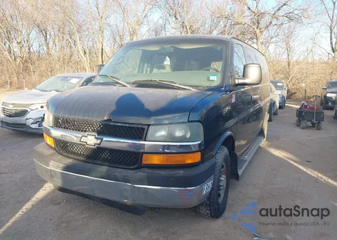2004 Chevrolet Express from USA, damaged, VIN 1GAHG35U041180049
